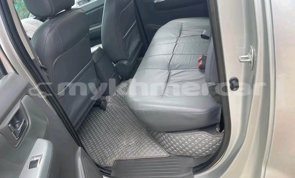 Buy Used Toyota Hilux White Car in Chbar Mon in Kampong Speu Province Buy Used Toyota Hilux White Car in Chbar Mon in Kampong Speu Province