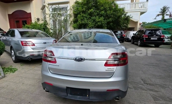 Buy Used Ford Taurus White Car in Cheom Ksan in Preah Vihear Province Buy Used Ford Taurus White Car in Cheom Ksan in Preah Vihear Province