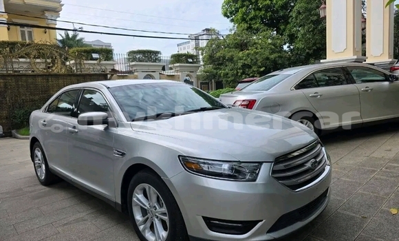Buy Used Ford Taurus White Car in Cheom Ksan in Preah Vihear Province Buy Used Ford Taurus White Car in Cheom Ksan in Preah Vihear Province