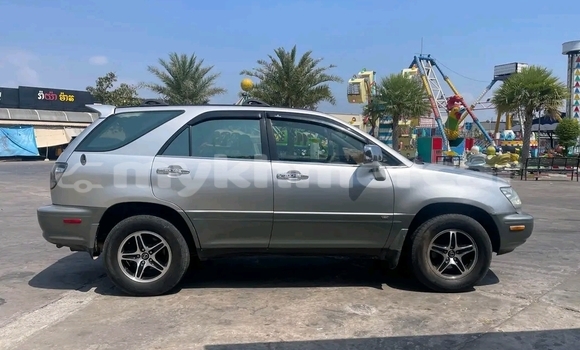 Buy Used Lexus RX 300 White Car in Bavet in Svay Rieng Province Buy Used Lexus RX 300 White Car in Bavet in Svay Rieng Province