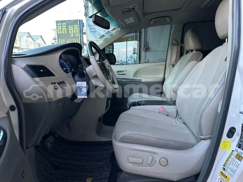 Big with watermark toyota sienna svay rieng province bavet 9831