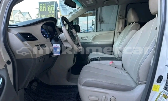 Buy Used Toyota Sienna White Car in Bavet in Svay Rieng Province Buy Used Toyota Sienna White Car in Bavet in Svay Rieng Province
