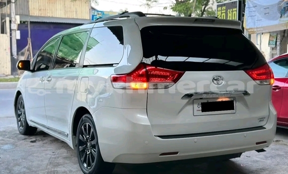 Buy Used Toyota Sienna White Car in Bavet in Svay Rieng Province Buy Used Toyota Sienna White Car in Bavet in Svay Rieng Province