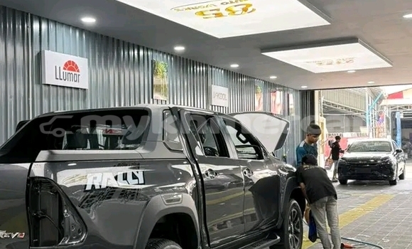 Buy Used Toyota Ractis Black Car in Chbar Mon in Kampong Speu Province