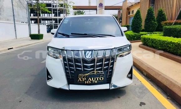 Buy Used Toyota Alphard White Car in Phnom Penh in Phnom Penh Buy Used Toyota Alphard White Car in Phnom Penh in Phnom Penh