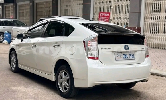 Buy Used Toyota Prius White Car in Phnom Penh in Phnom Penh Buy Used Toyota Prius White Car in Phnom Penh in Phnom Penh