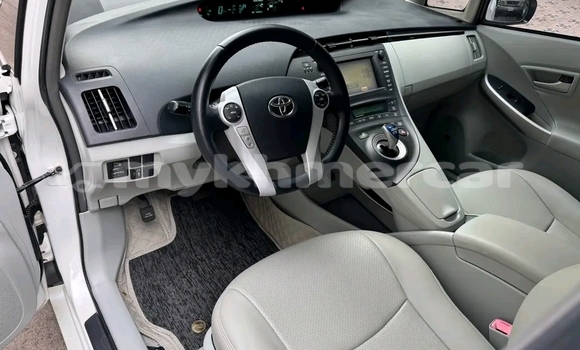 Buy Used Toyota Prius White Car in Phnom Penh in Phnom Penh Buy Used Toyota Prius White Car in Phnom Penh in Phnom Penh