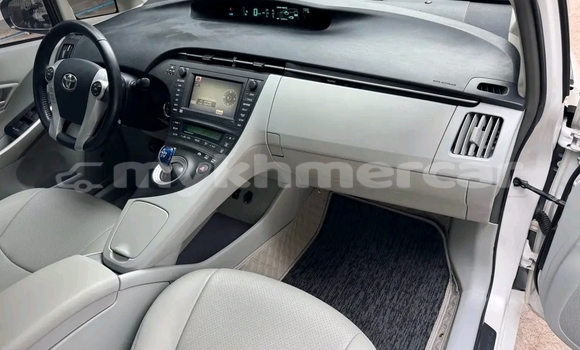 Buy Used Toyota Prius White Car in Phnom Penh in Phnom Penh Buy Used Toyota Prius White Car in Phnom Penh in Phnom Penh