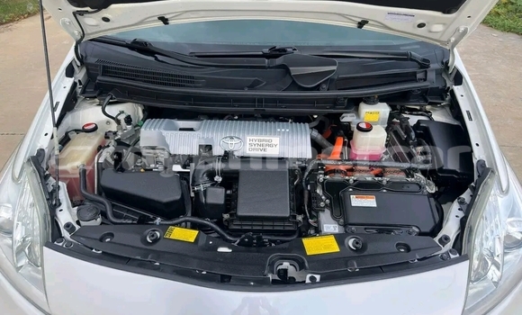 Buy Used Toyota Prius White Car in Phnom Penh in Phnom Penh