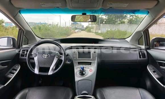 Buy Used Toyota Prius White Car in Phnom Penh in Phnom Penh Buy Used Toyota Prius White Car in Phnom Penh in Phnom Penh