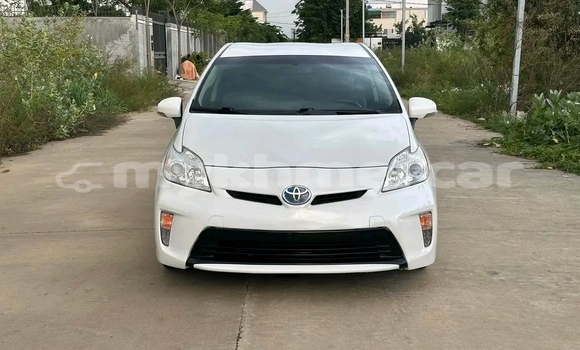 Buy Used Toyota Prius White Car in Phnom Penh in Phnom Penh Buy Used Toyota Prius White Car in Phnom Penh in Phnom Penh