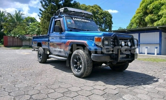 Buy Used Toyota Land Cruiser Blue Car in Phnom Penh in Phnom Penh Buy Used Toyota Land Cruiser Blue Car in Phnom Penh in Phnom Penh