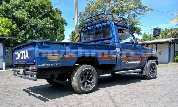 Buy Used Toyota Land Cruiser Blue Car in Phnom Penh in Phnom Penh Buy Used Toyota Land Cruiser Blue Car in Phnom Penh in Phnom Penh