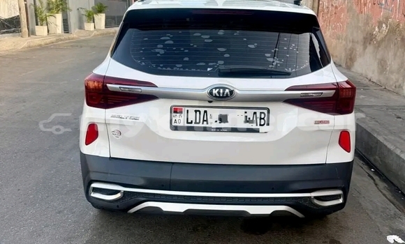 Buy Used Kia Sorento White Car in Phnom Penh in Phnom Penh