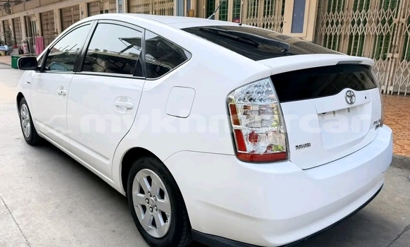 Buy Used Toyota Prius White Car in Phnom Penh in Phnom Penh Buy Used Toyota Prius White Car in Phnom Penh in Phnom Penh