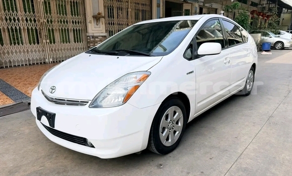 Buy Used Toyota Prius White Car in Phnom Penh in Phnom Penh Buy Used Toyota Prius White Car in Phnom Penh in Phnom Penh