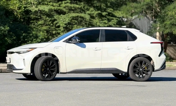 Buy Used Toyota Blizzard White Car in Phnom Penh in Phnom Penh Buy Used Toyota Blizzard White Car in Phnom Penh in Phnom Penh