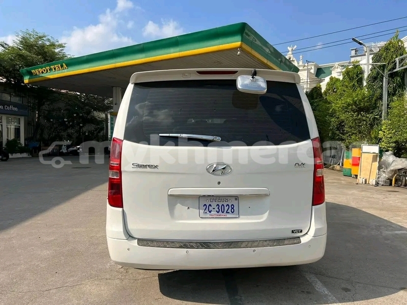 Big with watermark hyundai starex svay rieng province bavet 9868