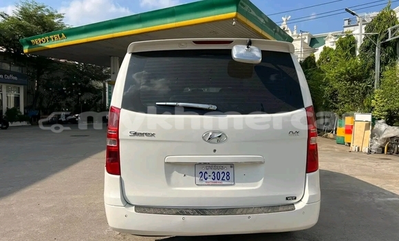 Buy Used Hyundai Starex White Car in Bavet in Svay Rieng Province