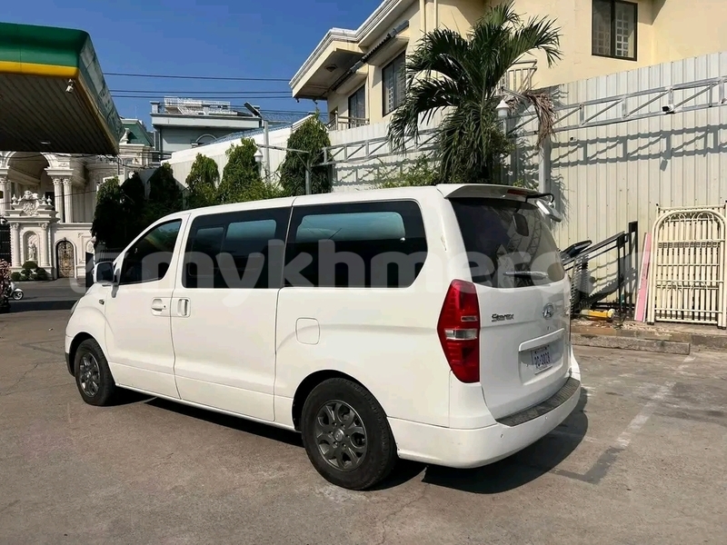 Big with watermark hyundai starex svay rieng province bavet 9868