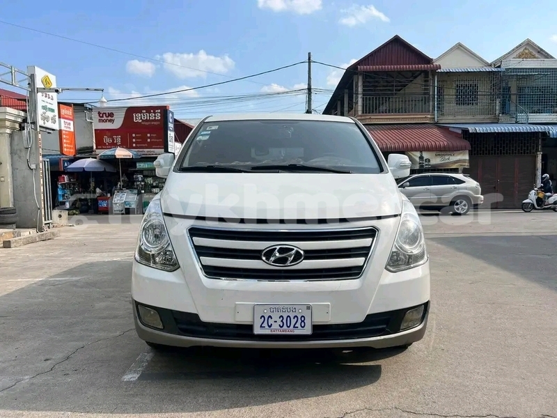 Big with watermark hyundai starex svay rieng province bavet 9868