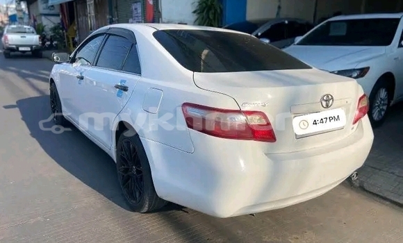 Buy Used Toyota Camry White Car in Poipet in Banteay Meanchey Province