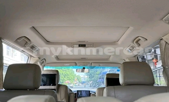 Buy Used Toyota Alphard White Car in Phnom Penh in Phnom Penh Buy Used Toyota Alphard White Car in Phnom Penh in Phnom Penh