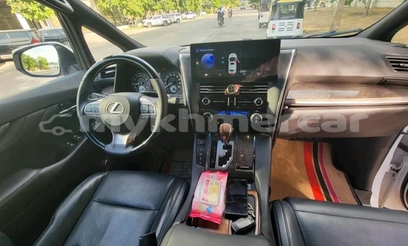 Buy Used Toyota Alphard White Car in Phnom Penh in Phnom Penh Buy Used Toyota Alphard White Car in Phnom Penh in Phnom Penh