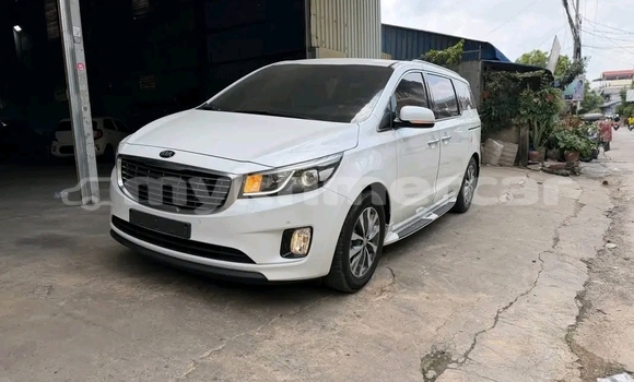 Buy Used Kia Carnival White Car in Bavet in Svay Rieng Province Buy Used Kia Carnival White Car in Bavet in Svay Rieng Province