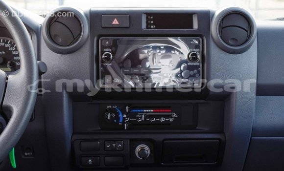 Acheter Import Voiture Toyota Pickup Blanc à Import - Dubai, Kampot Province Acheter Import Voiture Toyota Pickup Blanc à Import - Dubai, Kampot Province