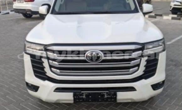 Buy Used Toyota Land Cruiser White Car in Phnom Penh in Phnom Penh