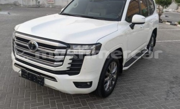 Buy Used Toyota Land Cruiser White Car in Phnom Penh in Phnom Penh Buy Used Toyota Land Cruiser White Car in Phnom Penh in Phnom Penh