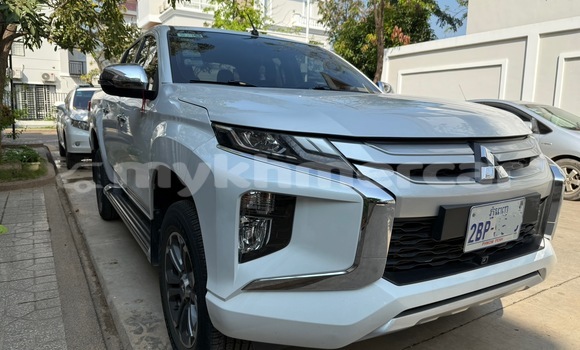 Buy Used Mitsubishi Triton White Car in Phnom Penh in Phnom Penh
