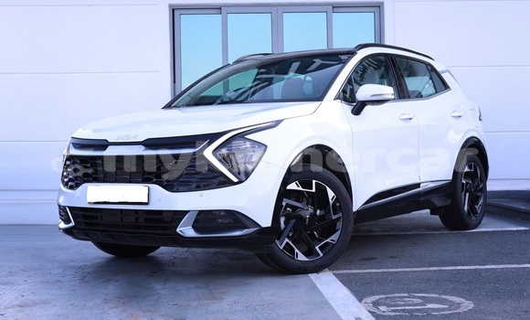 Buy Used Kia Sportage White Car in Phnom Penh in Phnom Penh