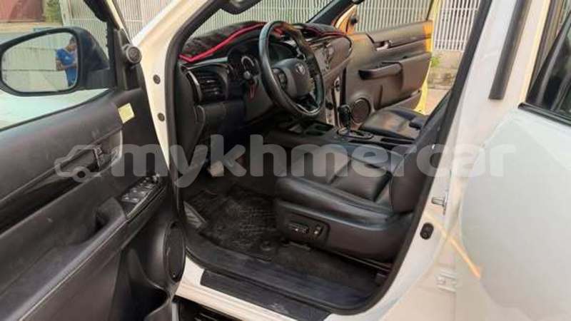 Big with watermark toyota hilux svay rieng province bavet 9927