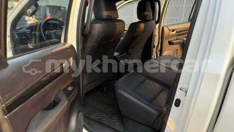 Big with watermark toyota rav4 svay rieng province bavet 9933