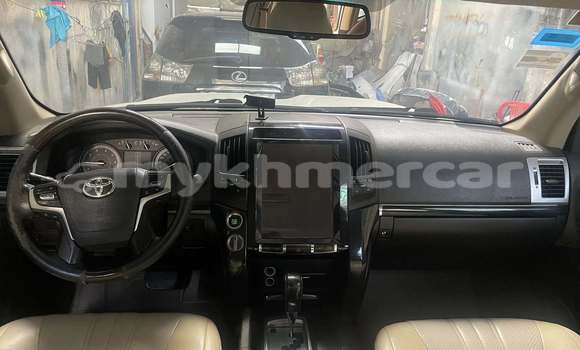 Buy Used Toyota Highlander White Car in Phnom Penh in Phnom Penh Buy Used Toyota Highlander White Car in Phnom Penh in Phnom Penh