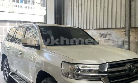 Buy Used Toyota Highlander White Car in Phnom Penh in Phnom Penh Buy Used Toyota Highlander White Car in Phnom Penh in Phnom Penh