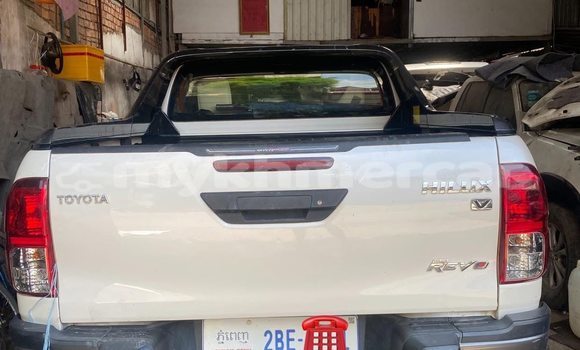 Buy Used Toyota Hilux White Car in Phnom Penh in Phnom Penh Buy Used Toyota Hilux White Car in Phnom Penh in Phnom Penh