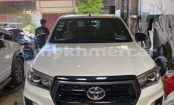 Buy Used Toyota Hilux White Car in Phnom Penh in Phnom Penh Buy Used Toyota Hilux White Car in Phnom Penh in Phnom Penh