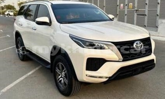 Buy Used Toyota Fortuner White Car in Phnom Penh in Phnom Penh