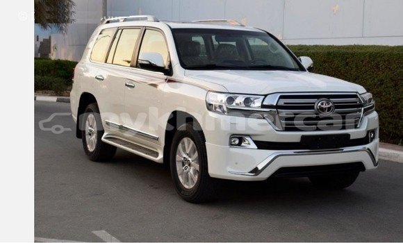 Buy Used Toyota Land Cruiser White Car in Phnom Penh in Phnom Penh