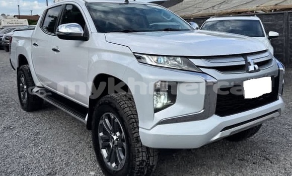 ទិញ បានប្រើ Mitsubishi L200 White ឡាន} ក្នុង Phnom Penh ក្នុង Phnom Penh