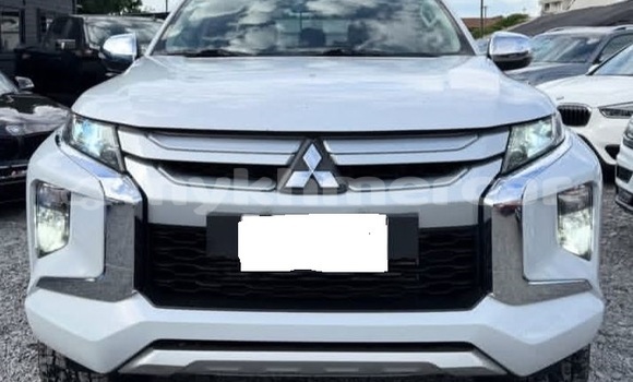 Buy Used Mitsubishi L200 White Car in Phnom Penh in Phnom Penh Buy Used Mitsubishi L200 White Car in Phnom Penh in Phnom Penh