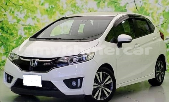 Buy Used Honda FIT White Car in Phnom Penh in Phnom Penh