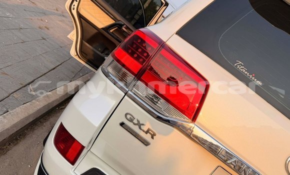 Buy Used Toyota Land Cruiser White Car in Phnom Penh in Phnom Penh Buy Used Toyota Land Cruiser White Car in Phnom Penh in Phnom Penh