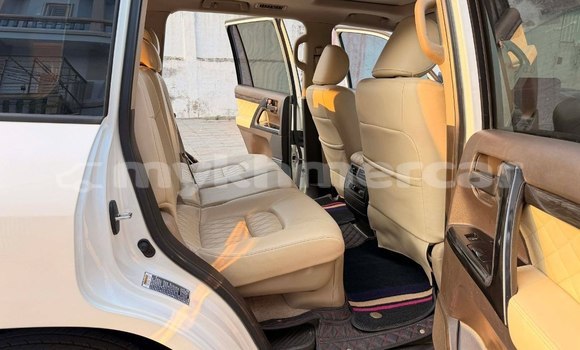 Buy Used Toyota Land Cruiser White Car in Phnom Penh in Phnom Penh Buy Used Toyota Land Cruiser White Car in Phnom Penh in Phnom Penh
