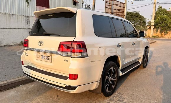 Buy Used Toyota Land Cruiser White Car in Phnom Penh in Phnom Penh Buy Used Toyota Land Cruiser White Car in Phnom Penh in Phnom Penh