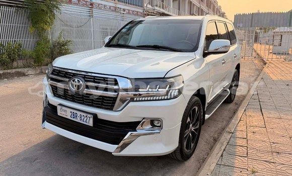 Buy Used Toyota Land Cruiser White Car in Phnom Penh in Phnom Penh Buy Used Toyota Land Cruiser White Car in Phnom Penh in Phnom Penh
