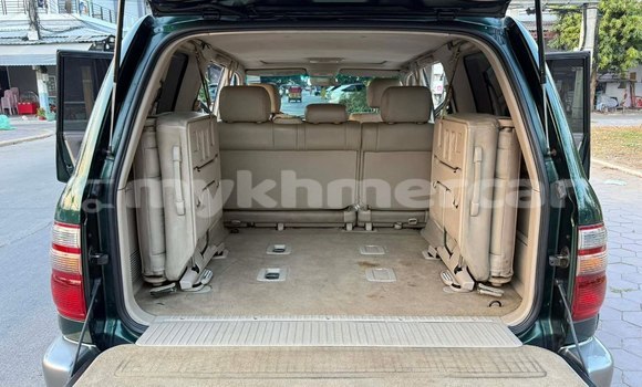 Buy Used Toyota Land Cruiser Green Car in Phnom Penh in Phnom Penh Buy Used Toyota Land Cruiser Green Car in Phnom Penh in Phnom Penh